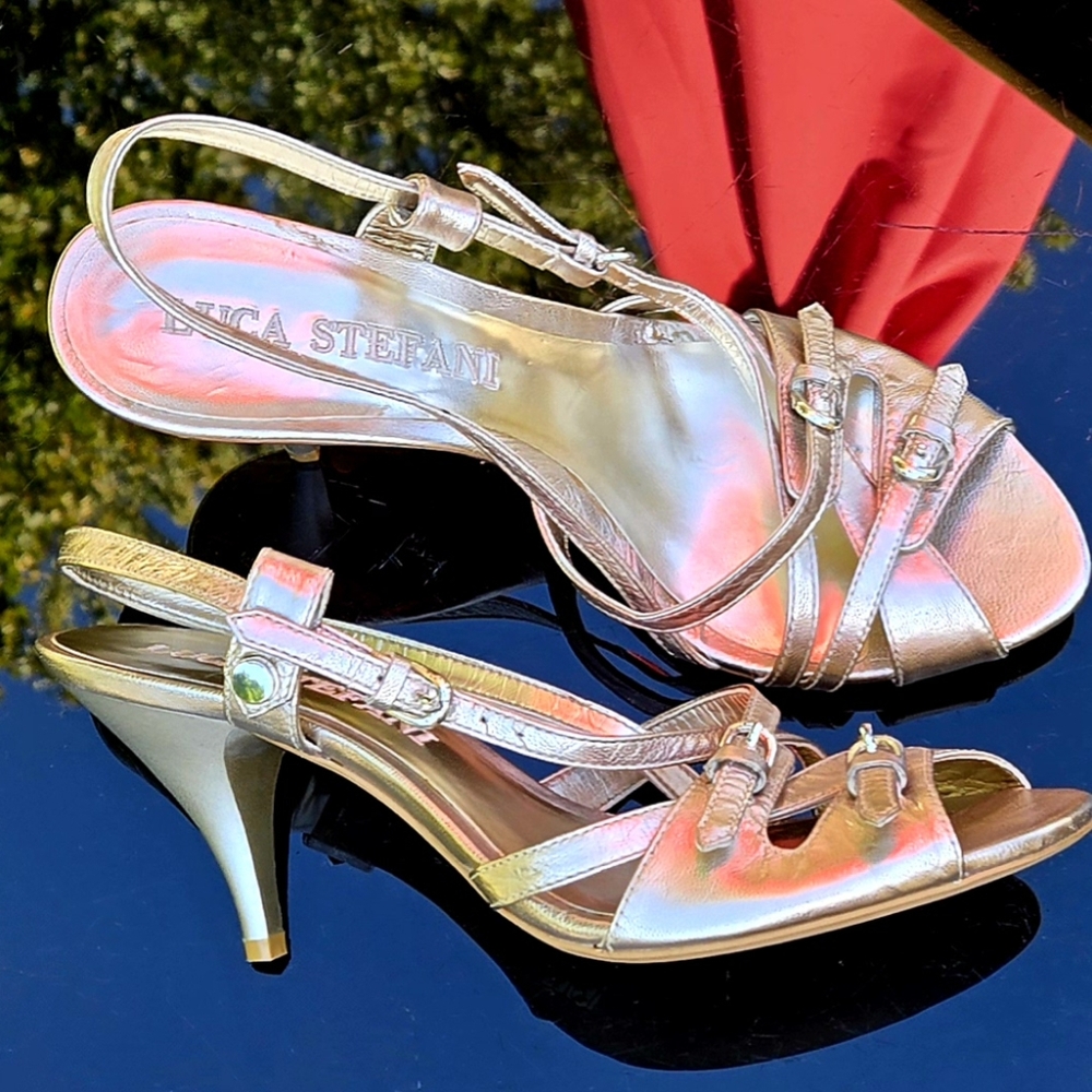 Slingback pumps